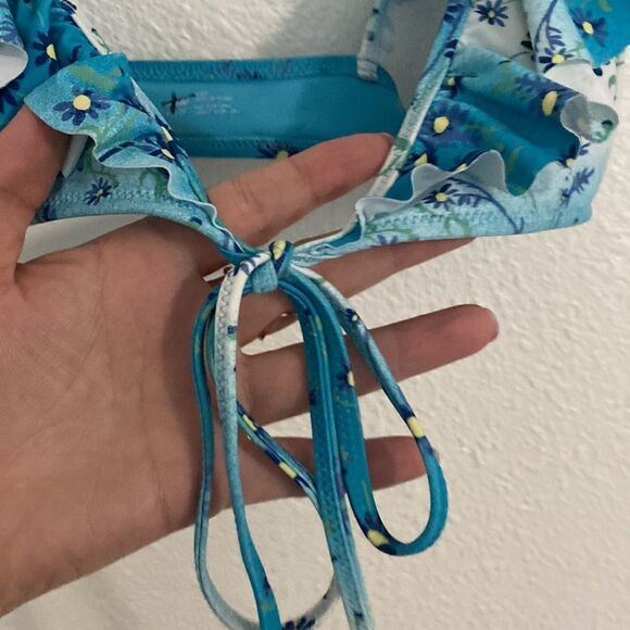 NWOT- Aerie blue floral flutter sleeve swim top- Size XS - Picture 4 of 7